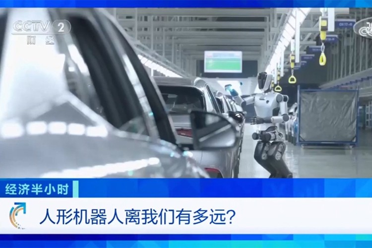 中央电视台《经济半小时》栏目对星空国际体育机器人的专题报道