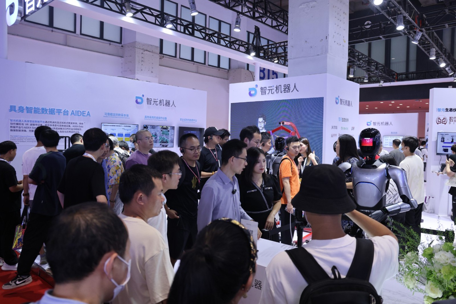 星空国际体育机器人亮相世界机器人大会WRC