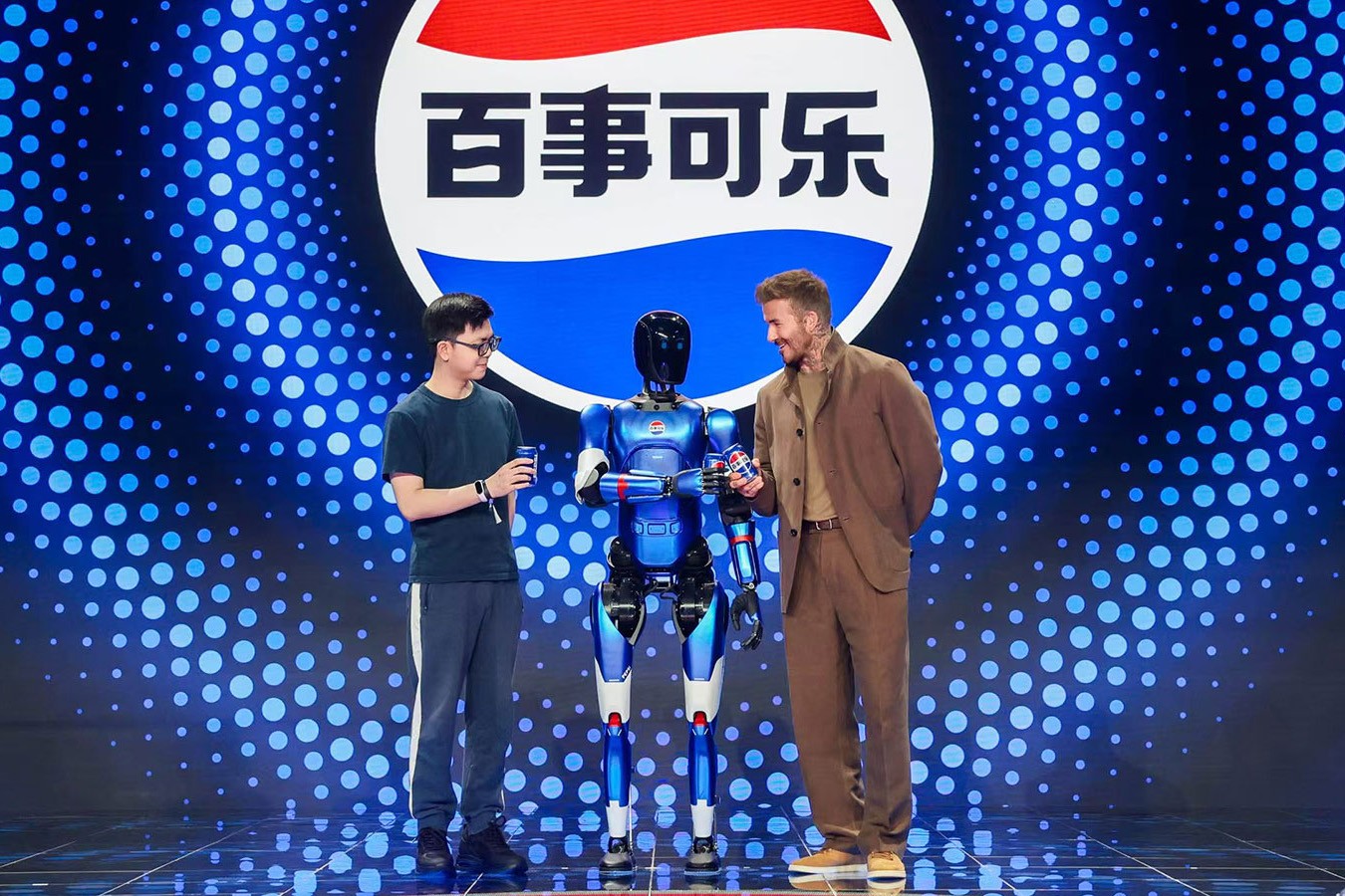 星空国际体育机器人携手百事中国共创“百事蓝宝” 共燃渴望新章