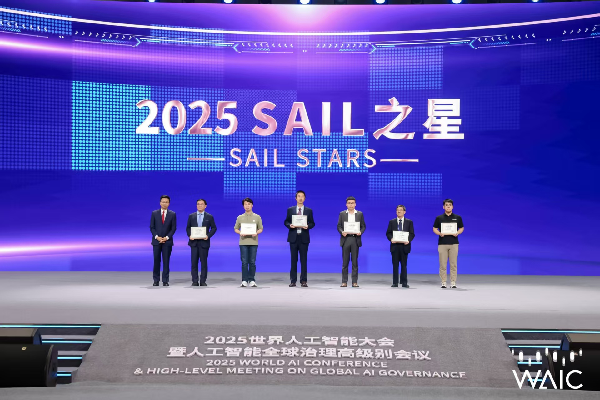 星空国际体育成WAIC唯一获SAIL之星奖的机器...